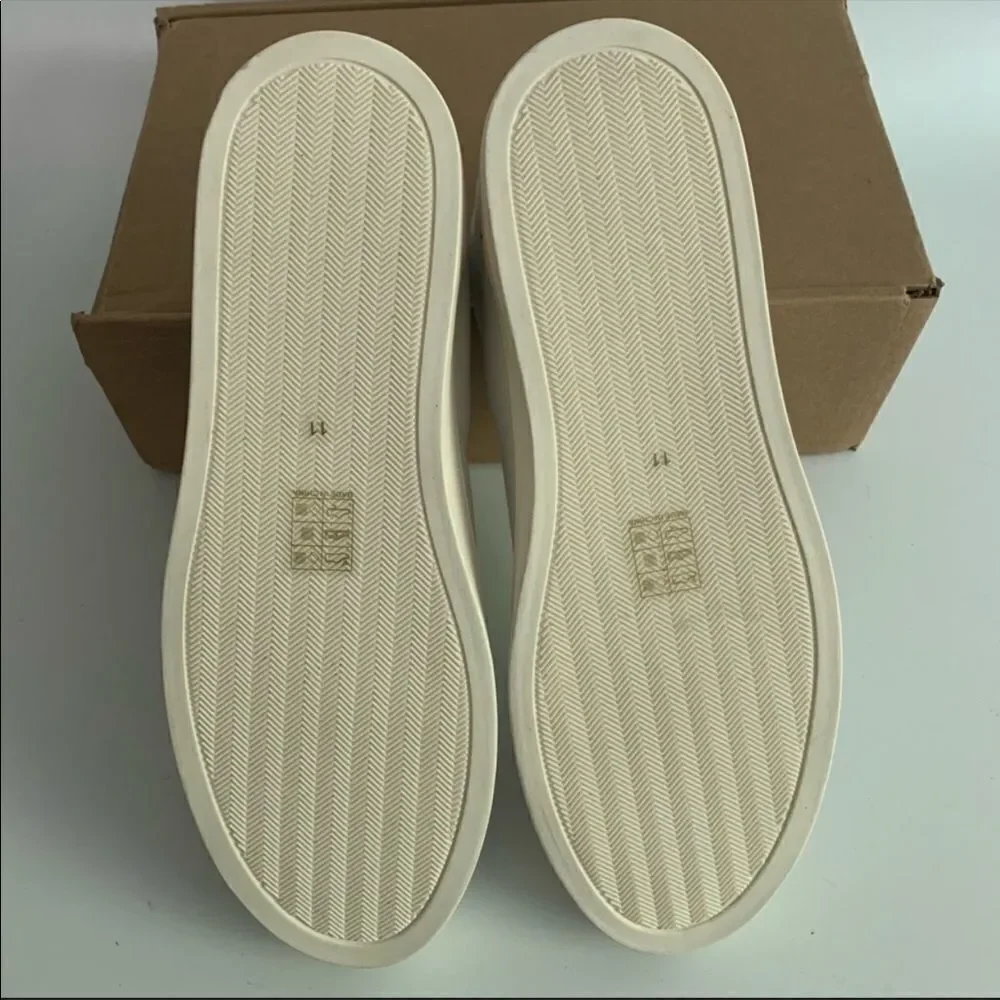Journee Meesh Sneakers